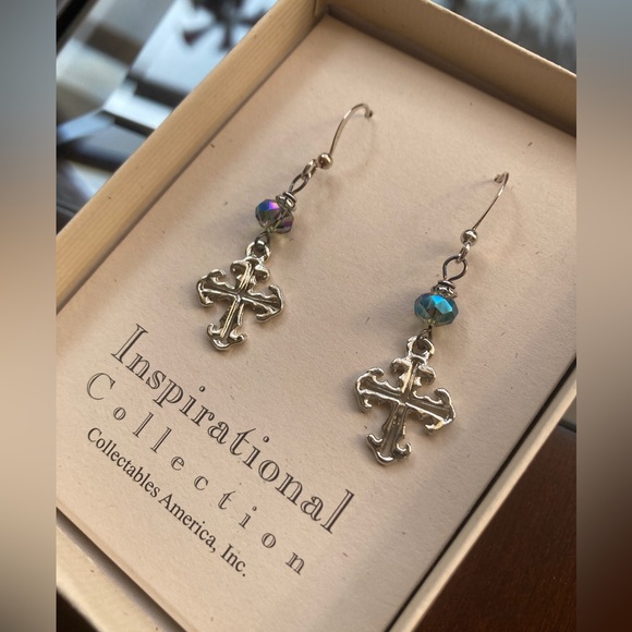 NIB-Excellent condition! Unused! Cross Earrings - Picture 2 of 6